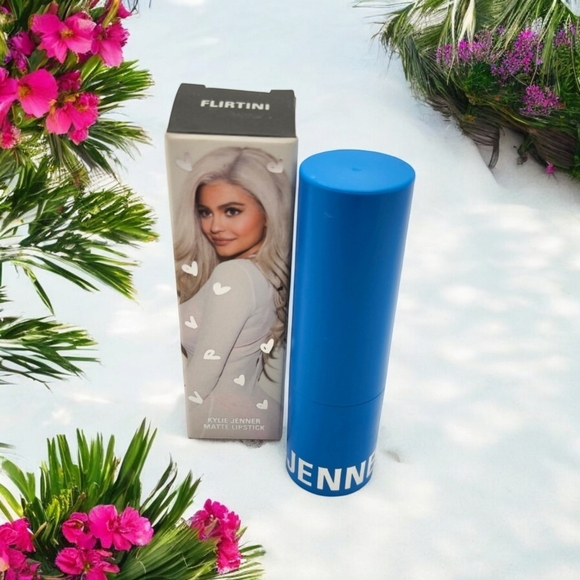 NIB Kylie Jenner "Flirtini Matte" Lipstick - Picture 4 of 8
